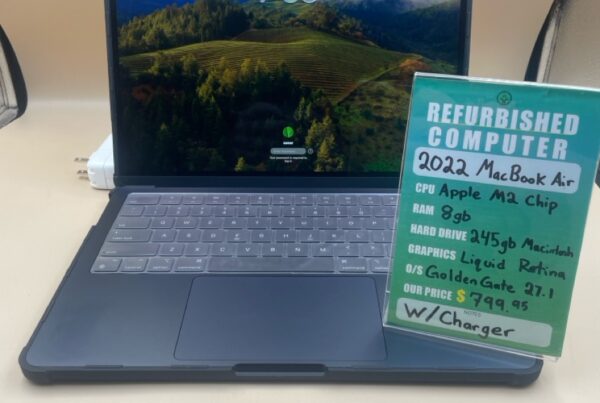 2022 Apple MacBook Air M2 - 8GB RAM - 245GB - MAC Os 27 Golden Gate - Liquid Retina Display